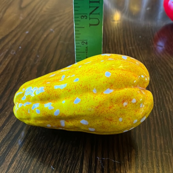 Lot of Ceramic Vintage Fruit/Vegetable Decor - Picture 7 of 14